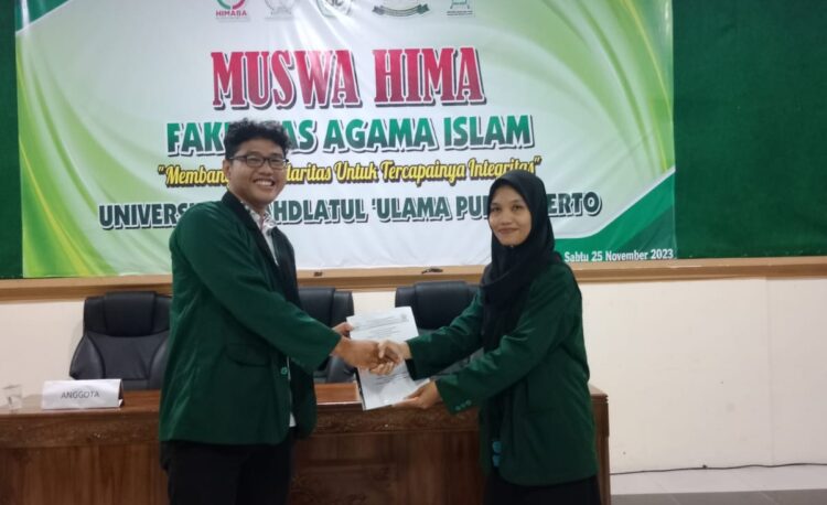 Serah Terima LPJ dari Ketua HIMA PGMI 2022-2023 kepada Ketua HIMA PGMI 2023-2024